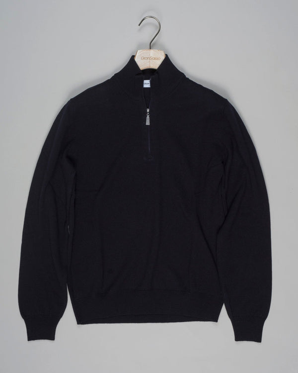 Article: 55126/19699
Color: 599 / Navy
Composition: 80% Virgin Wool 10% Cashmere %Viscose

Made in Italy Gran Sasso Wool &amp; Cashmere Half-Zip / Navy