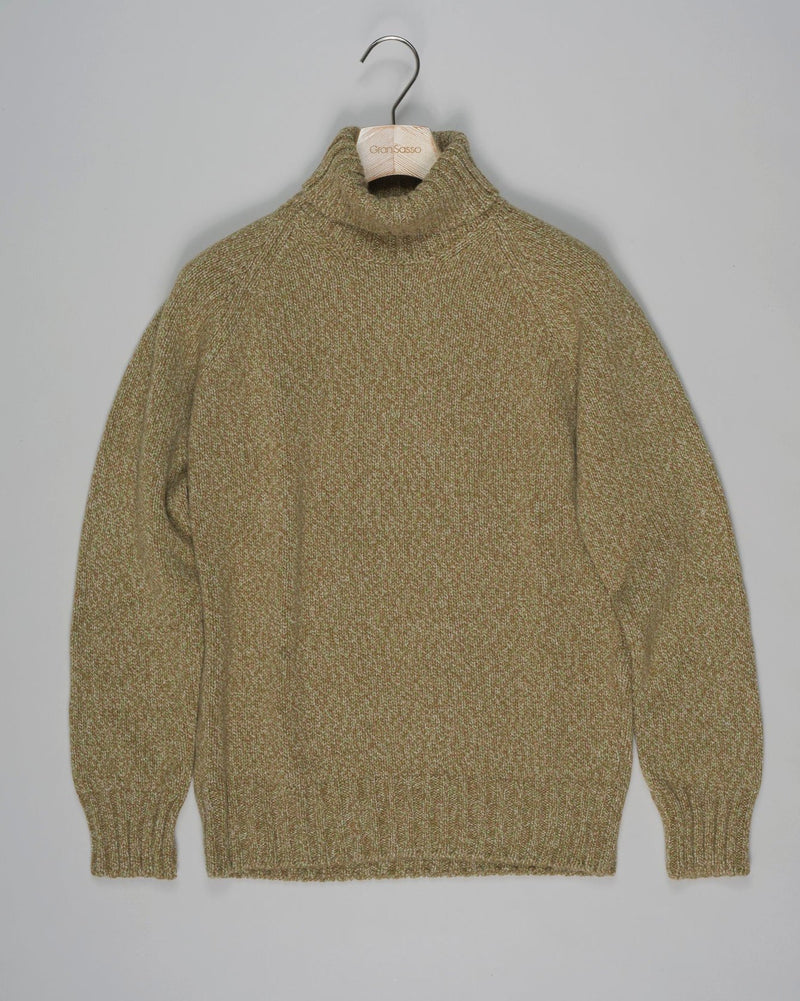 Article: 10182/15701
Color: 415 / Green
Composition: 97% Cashmere 3% Virgin Wool

Made in Italy Gran Sasso Multitone Cashmere Roll Neck / Green