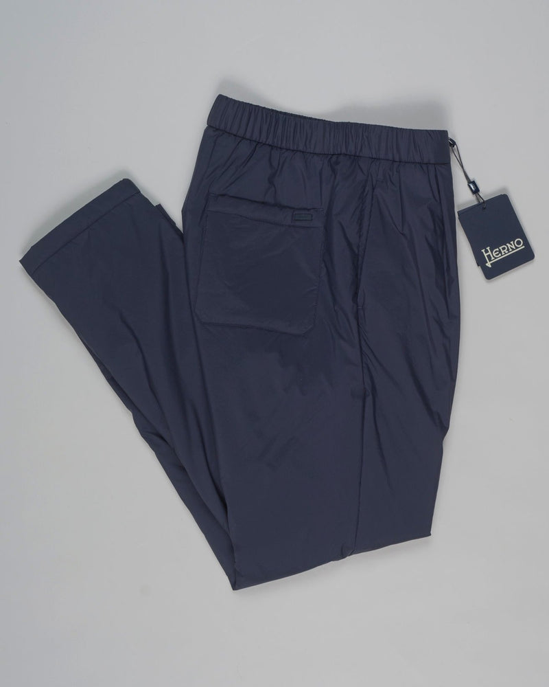 Light Insulated
Slanted side pockets
Welted back pockets
Zip fly
Drawstring waist
Article: PT000055U 12456Z&nbsp;
Color: Navy / 9202 Herno Light Insulated Trousers / Navy
