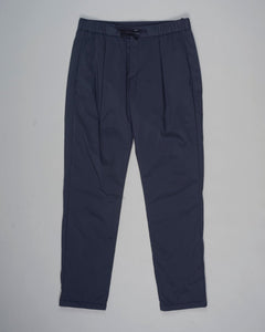Light Insulated
Slanted side pockets
Welted back pockets
Zip fly
Drawstring waist
Article: PT000055U 12456Z&nbsp;
Color: Navy / 9202 Herno Light Insulated Trousers / Navy