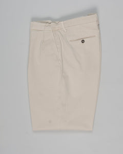 Article: 424180
Color: Ecru / 23
Composition: 98% Cotton 2% Elastan
Pleated front
Slanted side pockets
Beltloops
Beautiful color and broken in look and feel achieved by&nbsp;Garment dying&nbsp;process

Made in Naples, Italy Briglia Portobello Cotton Trousers / Ecru
