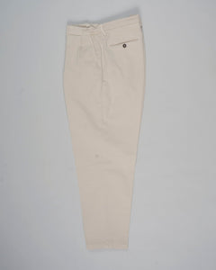Article: 424180
Color: Ecru / 23
Composition: 98% Cotton 2% Elastan
Pleated front
Slanted side pockets
Beltloops
Beautiful color and broken in look and feel achieved by&nbsp;Garment dying&nbsp;process

Made in Naples, Italy Briglia Portobello Cotton Trousers / Ecru