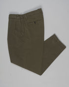 Article: 424180
Color: Army Green / 62
Composition: 98% Cotton 2% Elastan
Pleated front
Slanted side pockets
Beltloops
Beautiful color and broken in look and feel achieved by Garment dying process

Made in Naples, Italy Briglia Portobello Cotton Trousers / Army Green