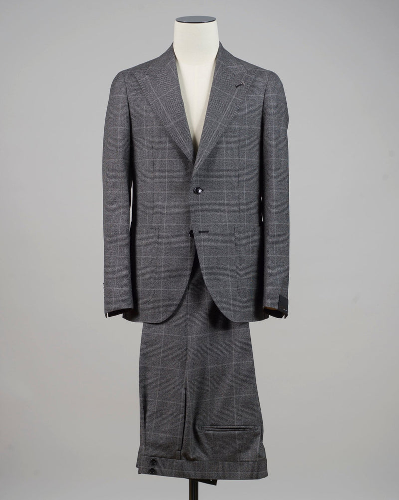 Mod. A-PL26KBR AI
Col. N1186 / Grey&nbsp;
Composition: 100% Virgin Wool Super 130's
Please note! Unfinished "raw" length on trousers to be finished to desired measure.
Made in Martina Franca, Italy Tagliatore Peak Lapel Glencheck Suit / Grey