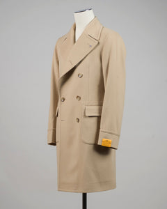 Model: Carlo/Z&nbsp;
Fully Lined
Unconstructed shoulder
Color: EA805 / Light Camel
Composition: 90% Virgin Wool 10% Cashmere
Made in Martina France, Italy Tagliatore Double-Breasted Wool &amp; Cashmere Overcoat / Light Camel