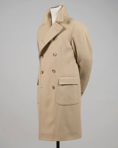 Model: Carlo/Z&nbsp;
Fully Lined
Unconstructed shoulder
Color: EA805 / Light Camel
Composition: 90% Virgin Wool 10% Cashmere
Made in Martina France, Italy Tagliatore Double-Breasted Wool &amp; Cashmere Overcoat / Light Camel
