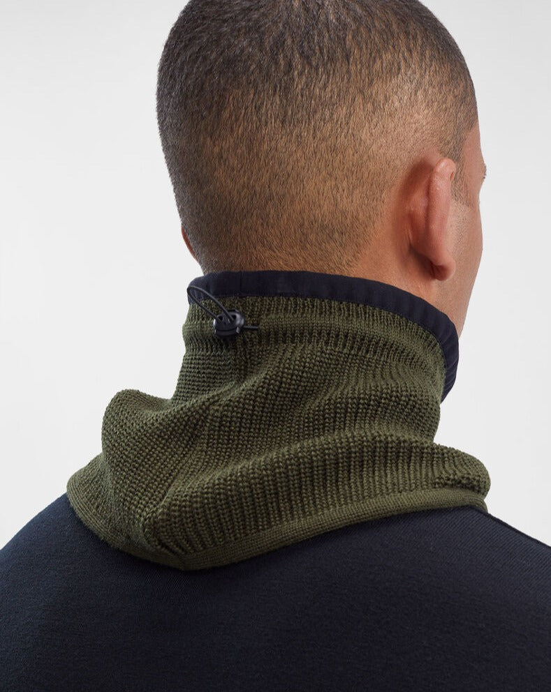 Ribbed 100% Merino wool neck warmer Adjustable neckline Logo detailing in front Art. 15CMAC304A 005509A Col 683 / Ivy Green C.P. Company Extra Fine Merino Wool Snood / Ivy Green