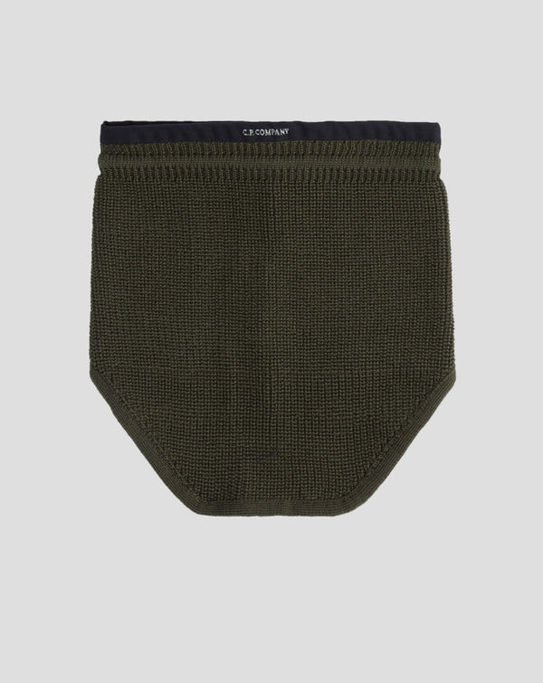 Ribbed 100% Merino wool neck warmer Adjustable neckline Logo detailing in front Art. 15CMAC304A 005509A Col 683 / Ivy Green C.P. Company Extra Fine Merino Wool Snood / Ivy Green