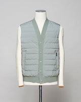 <ul> <li>Outer fabric: 100% Polyester</li> <li>Lining: 100% Polyamide</li> <li>Filling: 90% Down 10% Feathers</li> <li>Color: Sage Green / 37</li> <li>Article: S06MUWX720</li> </ul>