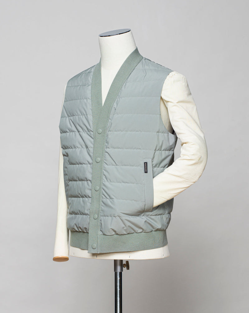 <ul> <li>Outer fabric: 100% Polyester</li> <li>Lining: 100% Polyamide</li> <li>Filling: 90% Down 10% Feathers</li> <li>Color: Sage Green / 37</li> <li>Article: S06MUWX720</li> </ul>