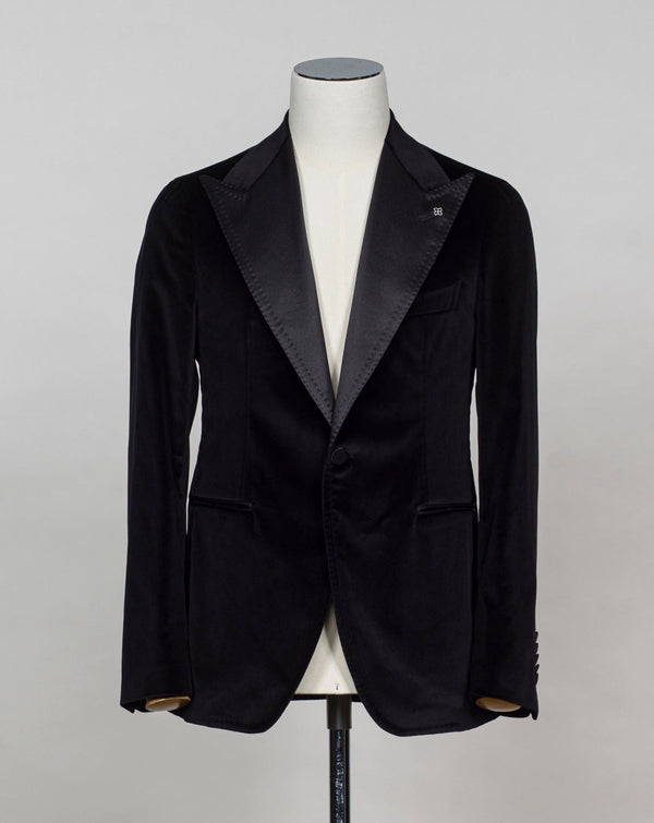 Model: K-PL15A Tagliatore Velvet Jacket / Black Unlined Unconstructed shoulder Composition: 98% Cotton 2% Elastan Stretch Color: N1133 / Black Made in Martina Franca, Italy