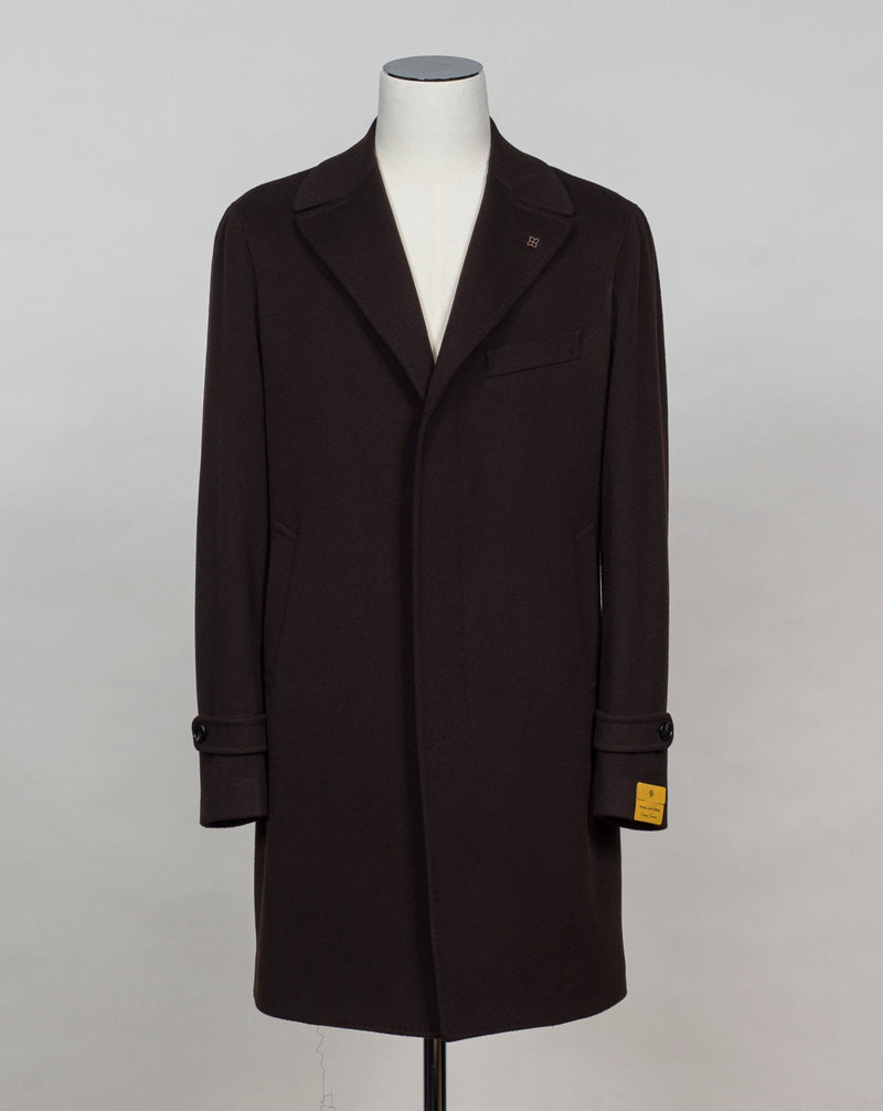 Model: Thomas Tagliatore Single Breasted Overcoat / Dark Brown Unlined  Unconstructed shoulder 1 center back vent Col. EM891 / Dark Brown 90% wool 10% cashmere, Exclusive fro Tagliatore Made in Martina France, Italy