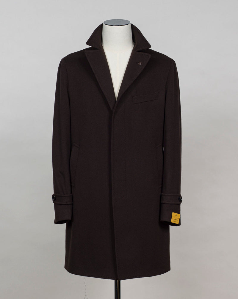 Model: Thomas Tagliatore Single Breasted Overcoat / Dark Brown Unlined  Unconstructed shoulder 1 center back vent Col. EM891 / Dark Brown 90% wool 10% cashmere, Exclusive fro Tagliatore Made in Martina France, Italy