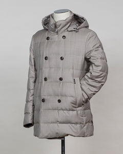REDA wool Mod F05MUCX745 Art. 106  Col. 24 Champagne Montecore DB Down Parka / Champagne100% REDA Super 120´s wool Detachable hood Two handwarming pockets Two generous inside pockets with zip Lining 1: 95% Polyestre 5% Polyurethane Lining 2: 100% Polyamide Filing 90% Down 10% Feather Mod F05MUCX745 Art. 106  Col. 24 Champagne Montecore DB Down Parka / Champagne