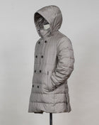 REDA wool Mod F05MUCX745 Art. 106  Col. 24 Champagne Montecore DB Down Parka / Champagne100% REDA Super 120´s wool Detachable hood Two handwarming pockets Two generous inside pockets with zip Lining 1: 95% Polyestre 5% Polyurethane Lining 2: 100% Polyamide Filing 90% Down 10% Feather Mod F05MUCX745 Art. 106  Col. 24 Champagne Montecore DB Down Parka / Champagne