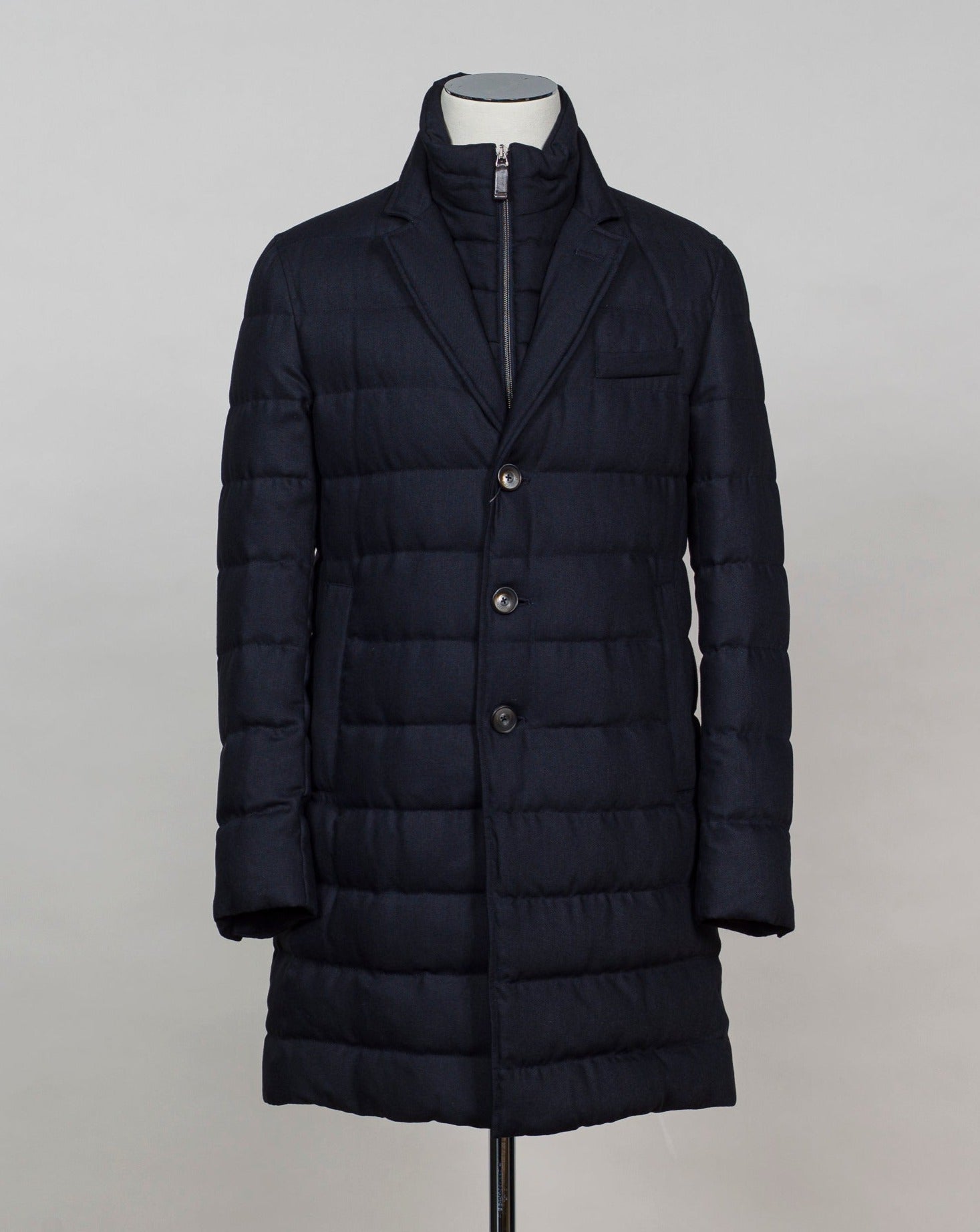 Article: PI000906U - 33278 8600 Color: 8600 Light beige 80% Down 20% Waterfowl Feathers Herno Down Pull Coat / Navy