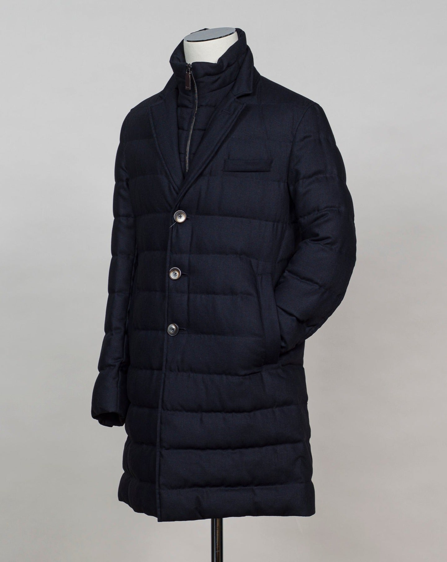 Article: PI000906U - 33278 8600 Color: 8600 Light beige 80% Down 20% Waterfowl Feathers Herno Down Pull Coat / Navy