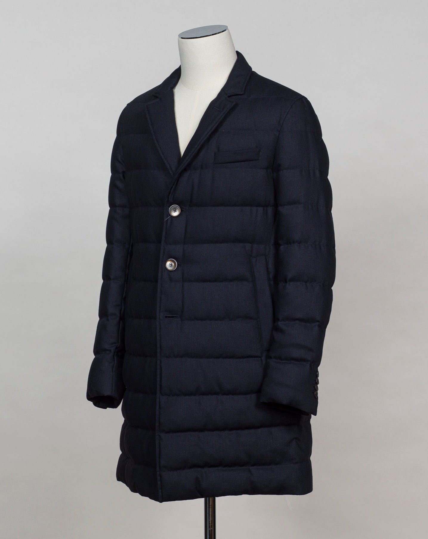 Article: PI000906U - 33278 8600 Color: 8600 Light beige 80% Down 20% Waterfowl Feathers Herno Down Pull Coat / Navy