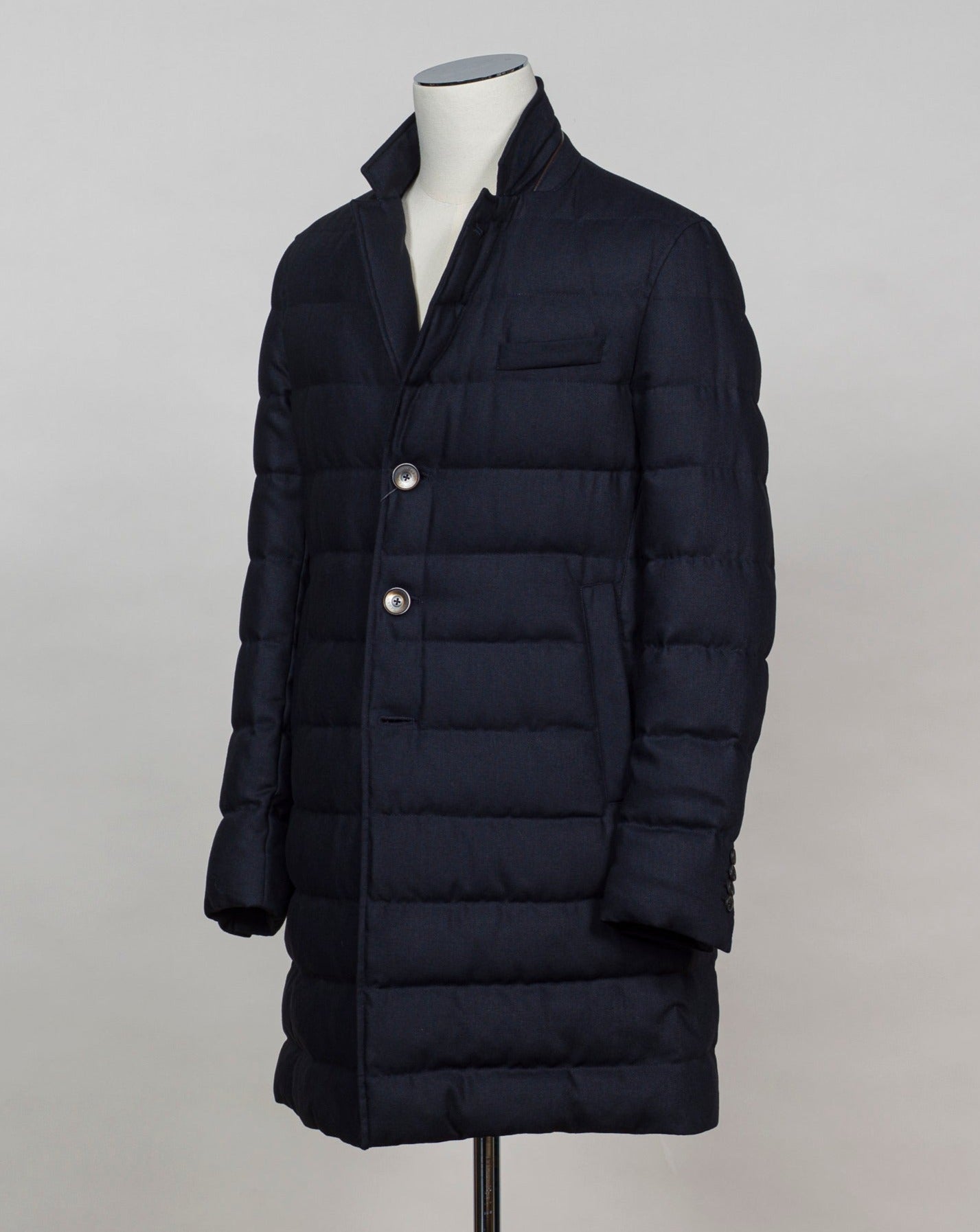 Article: PI000906U - 33278 8600 Color: 8600 Light beige 80% Down 20% Waterfowl Feathers Herno Down Pull Coat / Navy