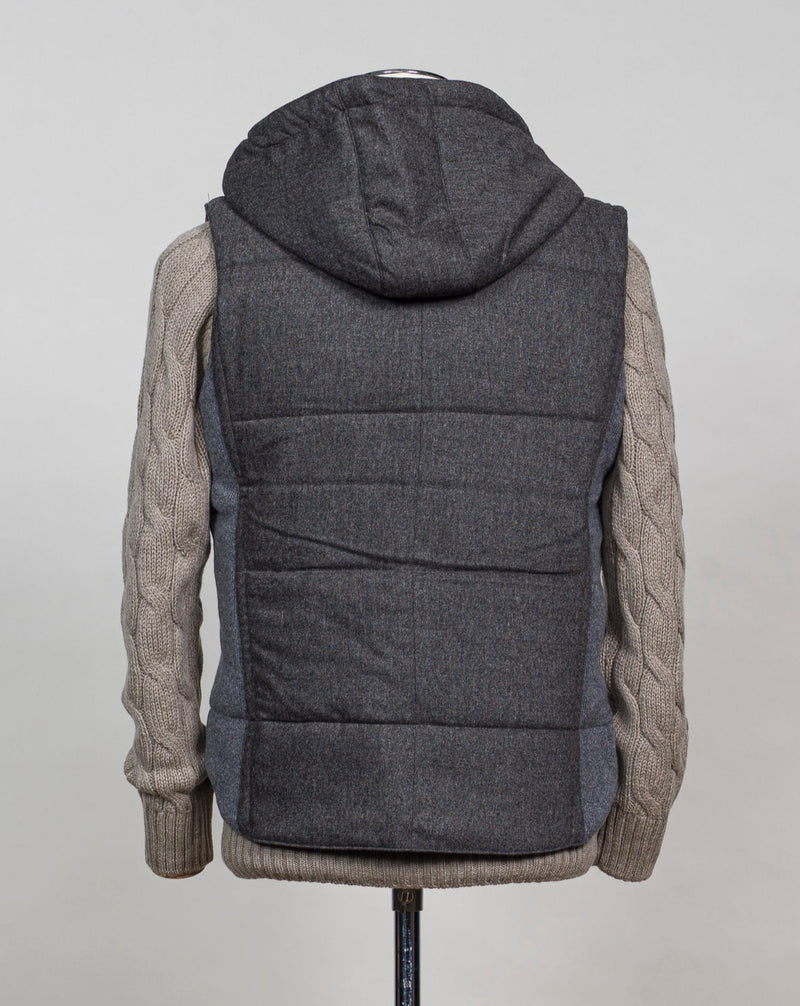 Gran Sasso hooded flannel waistcoat. Part of the iconic and always elegant Gran Sasso Sartorial line.  Wool and Alcantara Detachable hood (zip) Zippered side pockets  Art. 23192/51303 Col.080 / Grey Made in Italy 