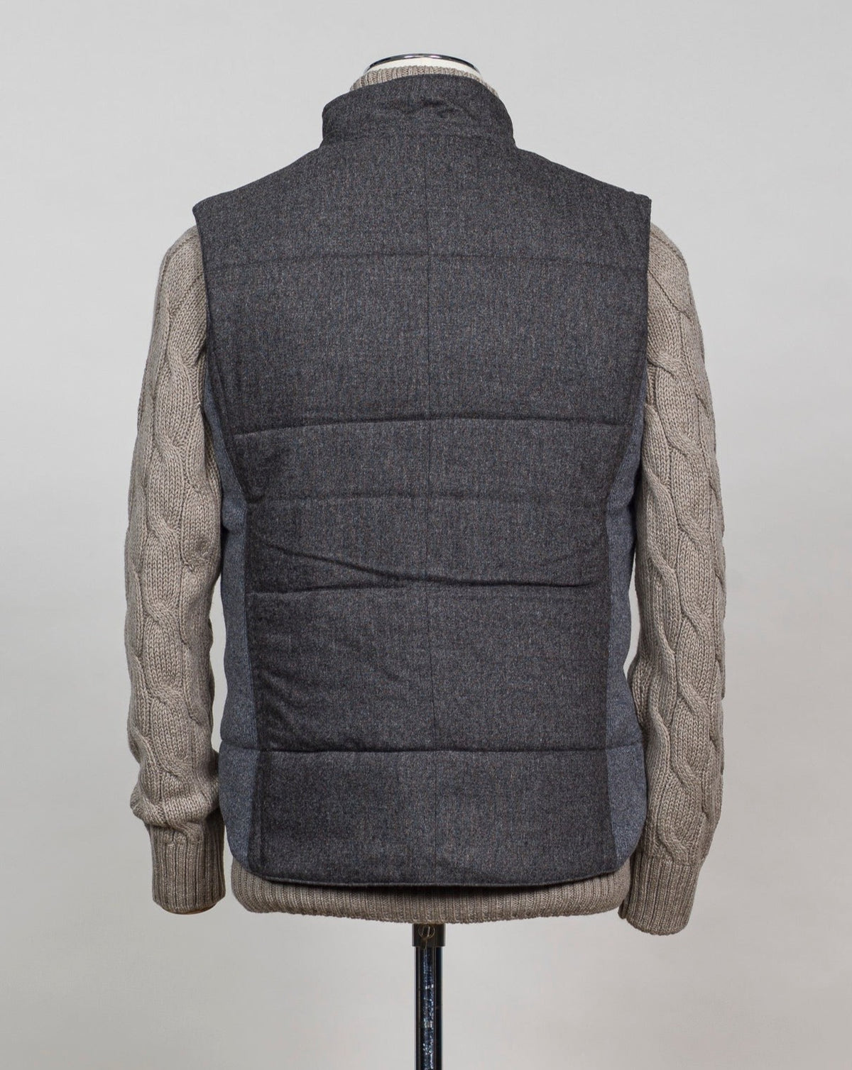 Gran Sasso hooded flannel waistcoat. Part of the iconic and always elegant Gran Sasso Sartorial line.  Wool and Alcantara Detachable hood (zip) Zippered side pockets  Art. 23192/51303 Col.080 / Grey Made in Italy 