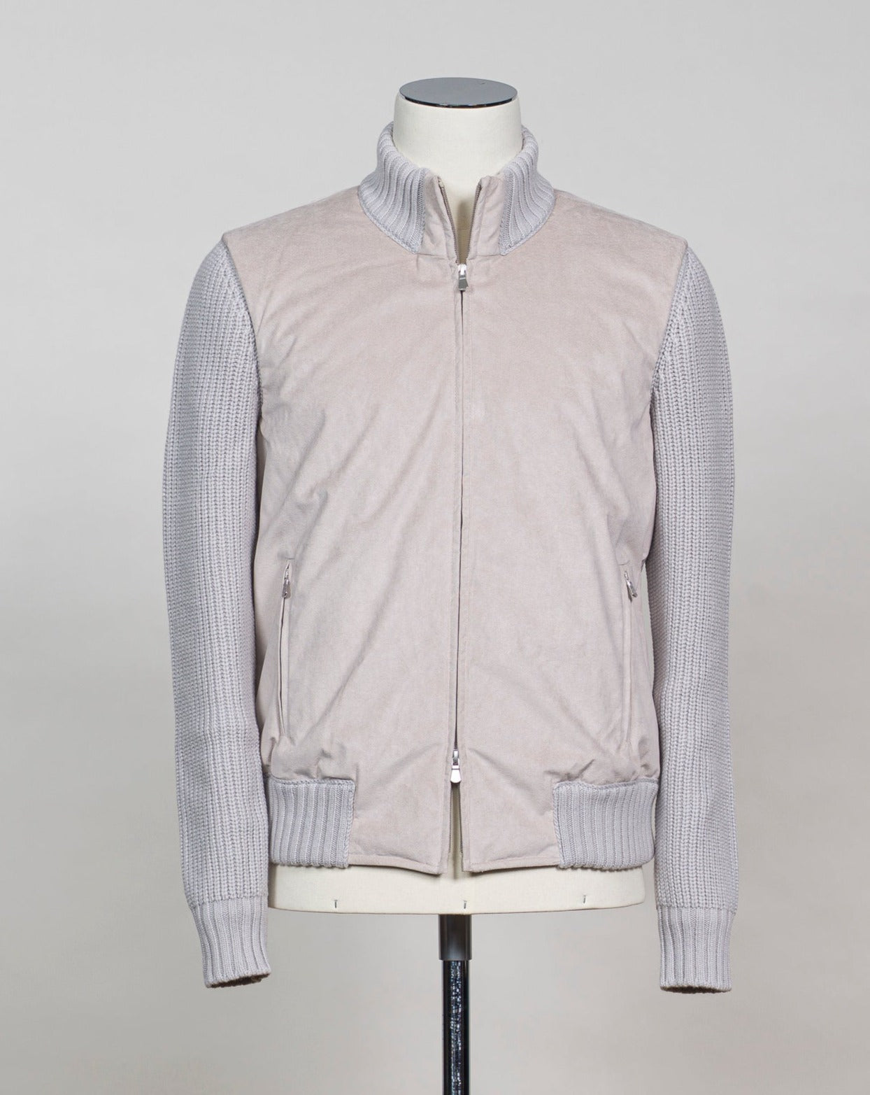 Article: 13163/19652 Color: 049 / Light Beige Composition: 80% Virgin wool 10% Cashmere 10% Viscose Alcantara: 79% Polyester 21% Polyurethan  100% polyester padding Made in Italy Gran Sasso Wool Alcantara Jacket / Light Beige