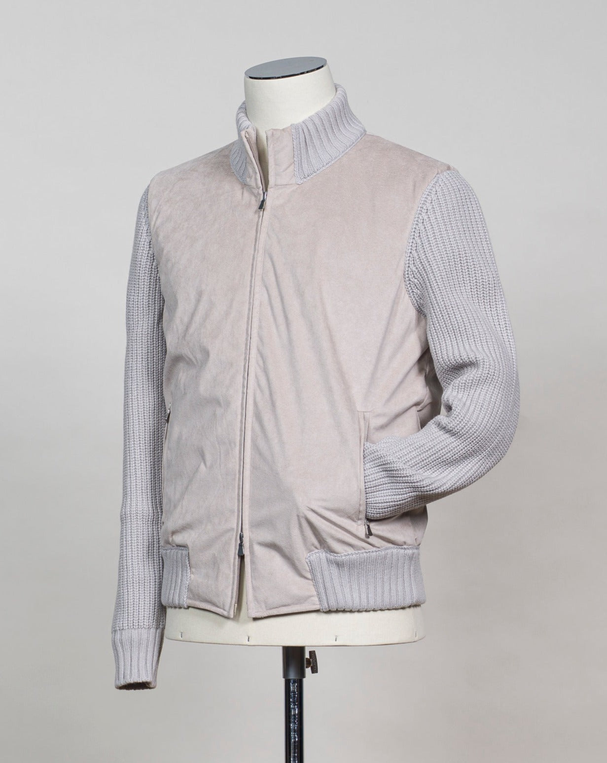 Article: 13163/19652 Color: 049 / Light Beige Composition: 80% Virgin wool 10% Cashmere 10% Viscose Alcantara: 79% Polyester 21% Polyurethan  100% polyester padding Made in Italy Gran Sasso Wool Alcantara Jacket / Light Beige