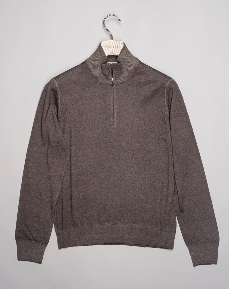 Article: 55126 / 22792 Model: Lupo M/L Zip Composition: 100% Virgin wool Color: 012 / Light Brown Gran Sasso Vintage Merino Half-Zip / Light Brown