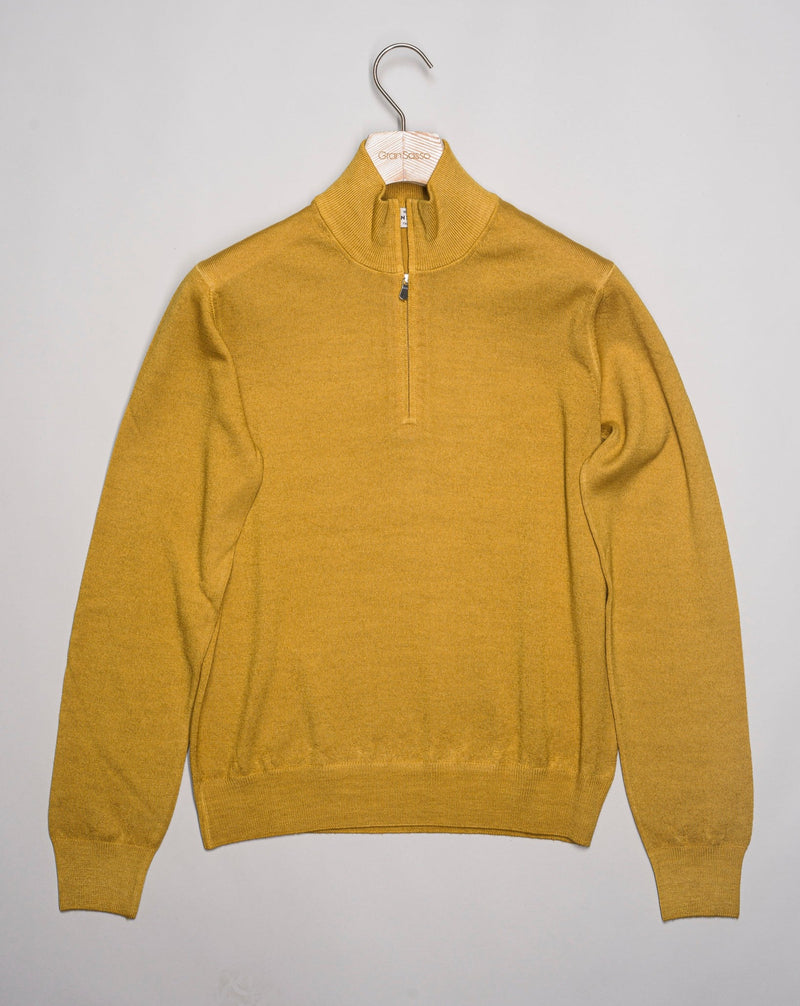 Article: 55126 / 22792 Model: Lupo M/L Zip Composition: 100% Virgin wool Color: 313 / Yellow Gran Sasso Vintage Merino Half-Zip / Yellow