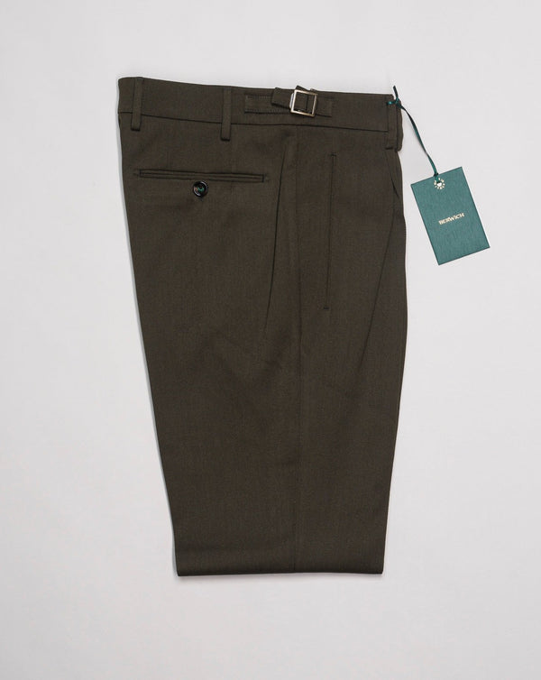 Model: Retrolong Article: sb1201 Composition: 70% Virgin wool 30% Cotton Color: Army Green Made in Martina Franca, Italy Berwich Single Pleat Wool & Cotton Trousers / Army Green