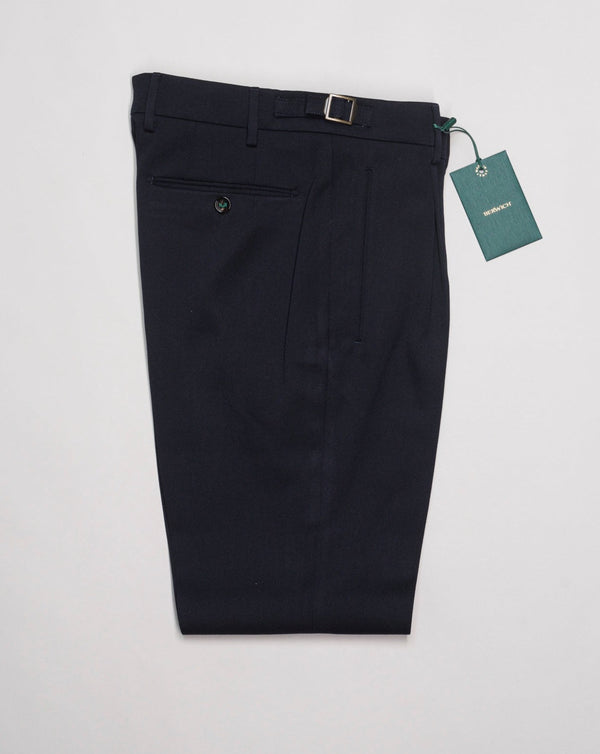 Model: Retrolong Article: sb1201 Composition: 70% Virgin wool 30% Cotton Color: Navy Made in Martina Franca, Italy Berwich Single Pleat Wool & Cotton Trousers / Navy