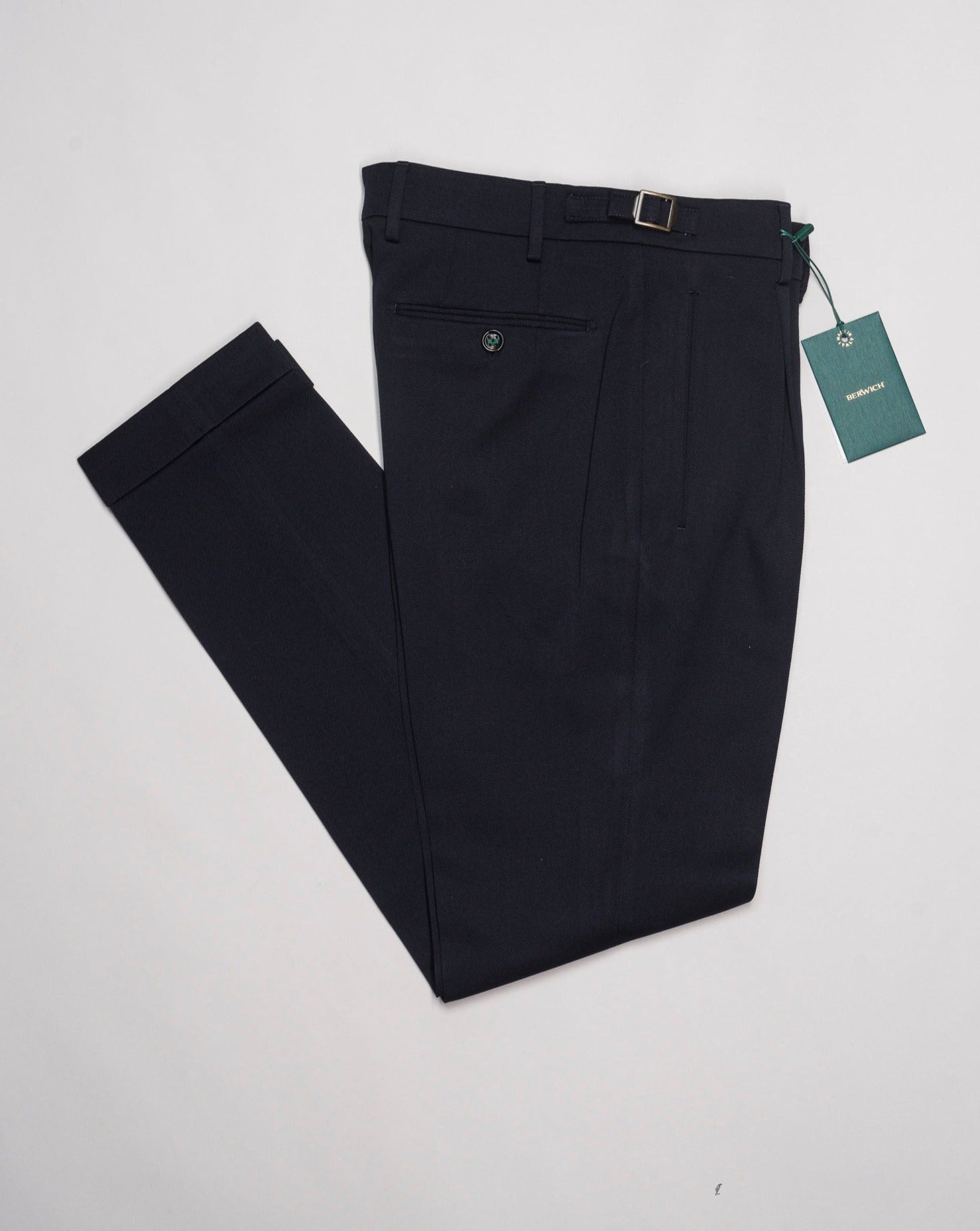 Model: Retrolong Article: sb1201 Composition: 70% Virgin wool 30% Cotton Color: Navy Made in Martina Franca, Italy Berwich Single Pleat Wool & Cotton Trousers / Navy