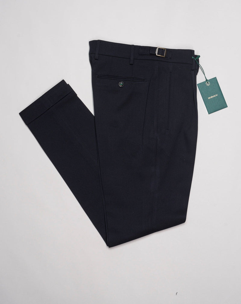 Model: Retrolong Article: sb1201 Composition: 70% Virgin wool 30% Cotton Color: Navy Made in Martina Franca, Italy Berwich Single Pleat Wool & Cotton Trousers / Navy