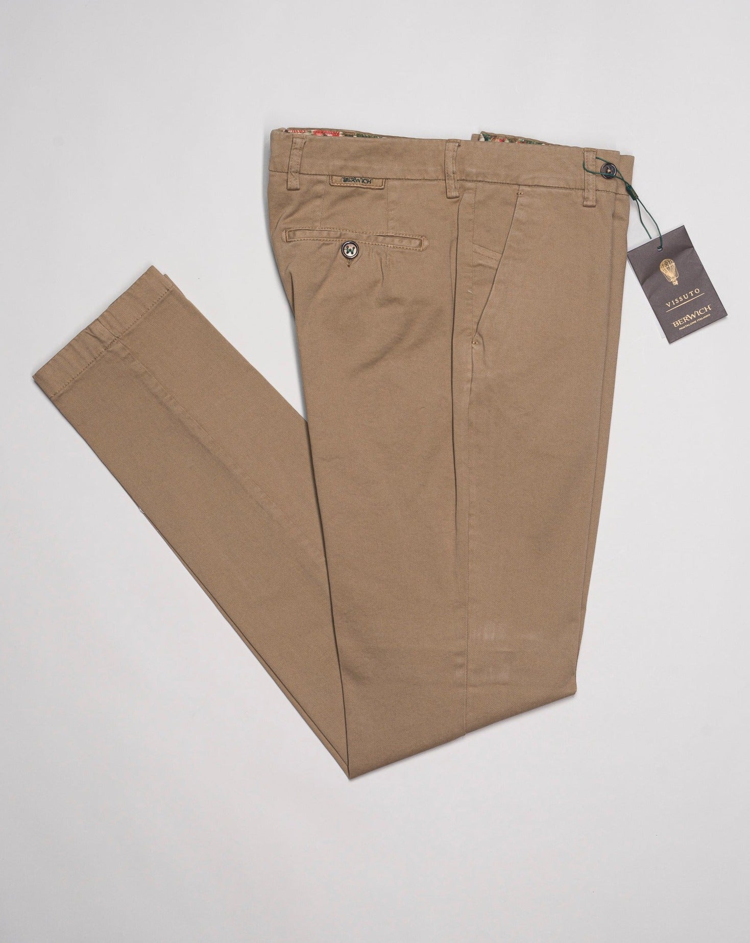 Model: Morello GD Article: xgab Composition: 98% Cotton, 2% Elastane Color: Noce 724 Made in Martina Franca, Italy Berwich Morello Garment Dyed Chinos / Noce
