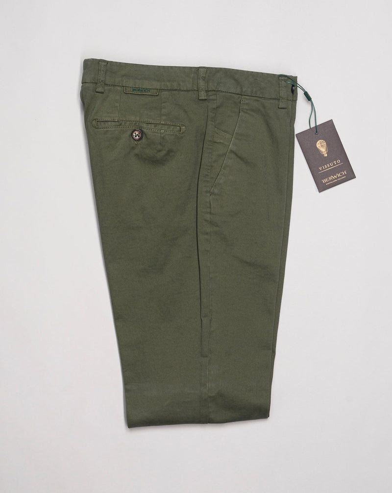 Model: Morello GD Article: xgab Composition: 98% Cotton, 2% Elastane Color: Militare 5520 Made in Martina Franca, Italy Berwich Morello Garment Dyed Chinos / Militare