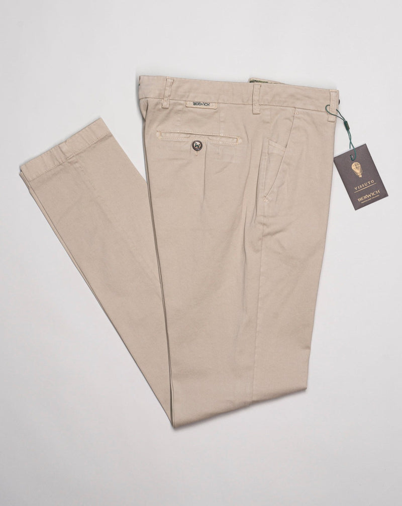 Model: Morello GD Article: xgab Composition: 98% Cotton, 2% Elastane Color: Beige Made in Martina Franca, Italy Berwich Morello Garment Dyed Chinos / Beige