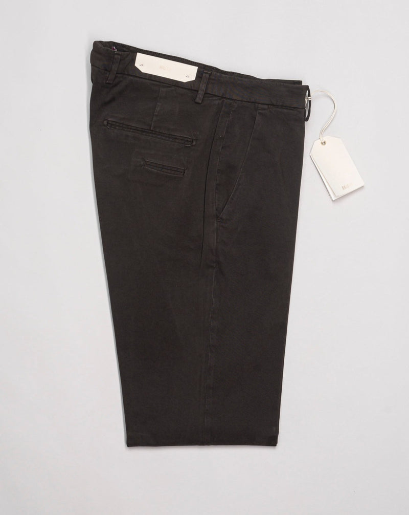 Model:BG03 Color:  56 / Dark Brown Art. 423009, 97%co 3%ea. Garment dyed cotton Slim fit Leg opening 17.5cm per half / Size 50 Made in Italy Briglia Garment Dyed Cotton Chinos / Dark Brown