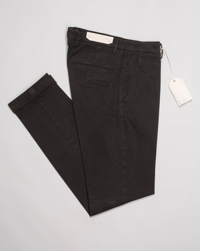 Model:BG03 Color:  56 / Dark Brown Art. 423009, 97%co 3%ea. Garment dyed cotton Slim fit Leg opening 17.5cm per half / Size 50 Made in Italy Briglia Garment Dyed Cotton Chinos / Dark Brown