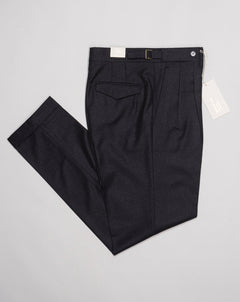 Model: Quartieris 2 pleats and side adjusters Art. 423120 99% wool 1% ea Color: 90 / Dark Grey Made in Italy Briglia Pleated Wool Flannel Trousers / Dark Grey
