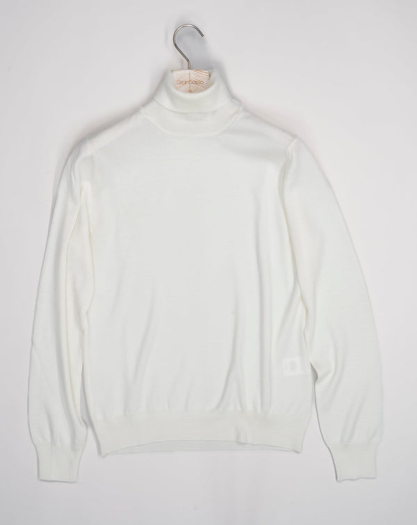 Article: 55157 / 14290 Composition: 100% Merino wool Color: 005 / Off White Made in Italy Gran Sasso Merino Roll Neck / Off White