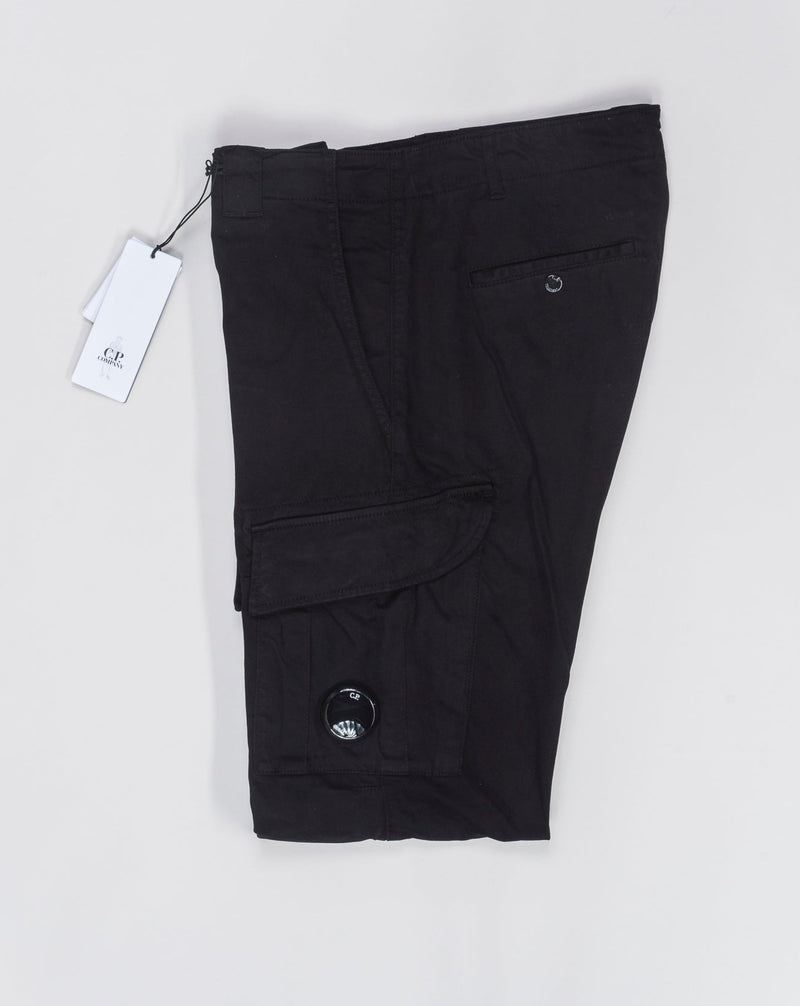 Art. 15CMPA186A 005529G Col 999 Black Ergonomic fit 2 Cargo pockets C.P. Lens detailing Garment dyed C.P. Company Stretch Sateen Cargo Pants / Black