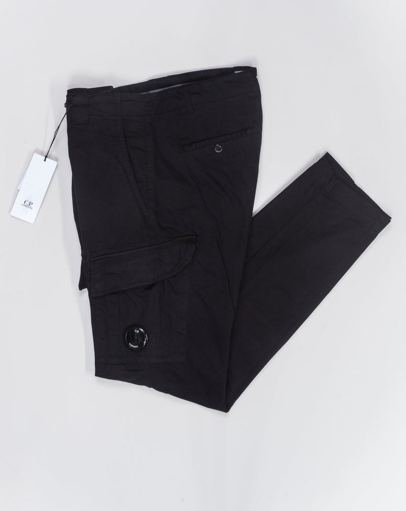 Art. 15CMPA186A 005529G Col 999 Black Ergonomic fit 2 Cargo pockets C.P. Lens detailing Garment dyed C.P. Company Stretch Sateen Cargo Pants / Black