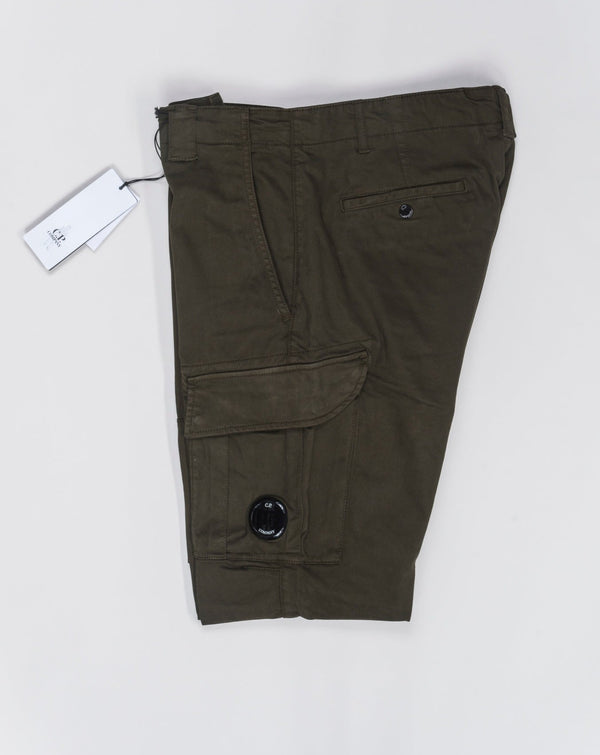 5CMPA186A 005529G Col 683 Green Ergonomic fit 2 Cargo pockets C.P. Lens detailing Garment dyed C.P. Company Stretch Sateen Cargo Pants / Ivy green