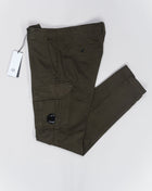 5CMPA186A 005529G Col 683 Green Ergonomic fit 2 Cargo pockets C.P. Lens detailing Garment dyed C.P. Company Stretch Sateen Cargo Pants / Ivy green