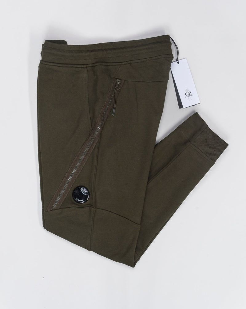 Art. 15CMSP084A 005086W Col 683 Green 100% Cotton Adjustable drawstring waistband Slanted hand pockets Zipped side pockets Ribbed leg opening Lens detail  C.P. Company Diagonal Raised Fleece Zipped Track Pants / Ivy Green