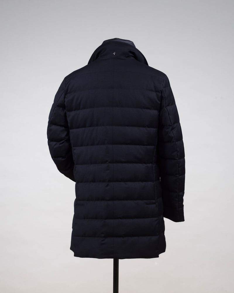Article: F05MUCX740 Color: Navy / 89 Stretch, Windproof and Water repellent Fabric  Down insulated (Duck / 90% down, 10% feathers) Detachable and adjustable hood Detachable bib  Outer fabric 91%pl, 9%pe Lining 100% pa (Nylon) Montecore Water Repellent Down Parka / Navy