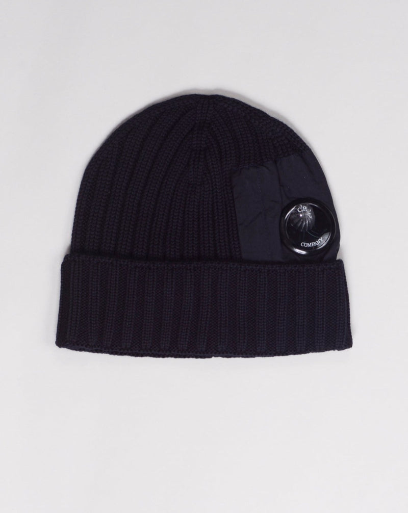 C.P. Lens detailing Zippered small pocket detailing Art. 15CMAC300A 005509A Col 888 / Total Eclipse / Navy Blue C.P. Company Extra Fine Merino Wool Side Lens Beanie / Total Eclipse