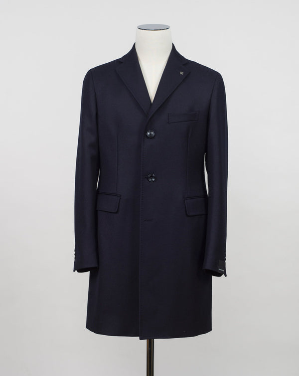 Model: CFBM13B Color: B3446 / Navy Composition: Virgin Wool 100% Lining 100% cu Fully lined  Water repellent Center back vent Made in Martina Franca, Italy Tagliatore Water Repellent Wool Overcoat / Navy