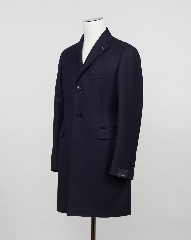 Model: CFBM13B Color: B3446 / Navy Composition: Virgin Wool 100% Lining 100% cu Fully lined  Water repellent Center back vent Made in Martina Franca, Italy Tagliatore Water Repellent Wool Overcoat / Navy
