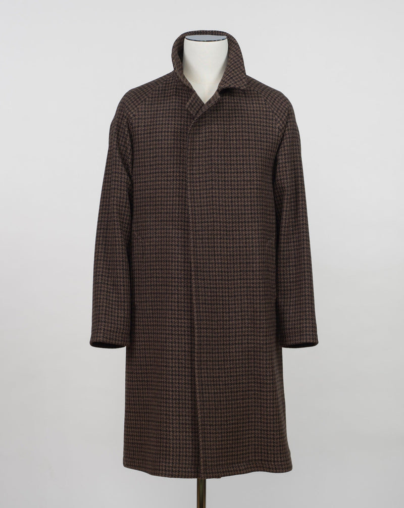 Model: Salomon/S ST Color: Brown / M1289 Composition: 95% Virgin wool 5% Cashmere  Made in Martina Franca, Italy Tagliatore Houndstooth Raglan Overcoat / Brown